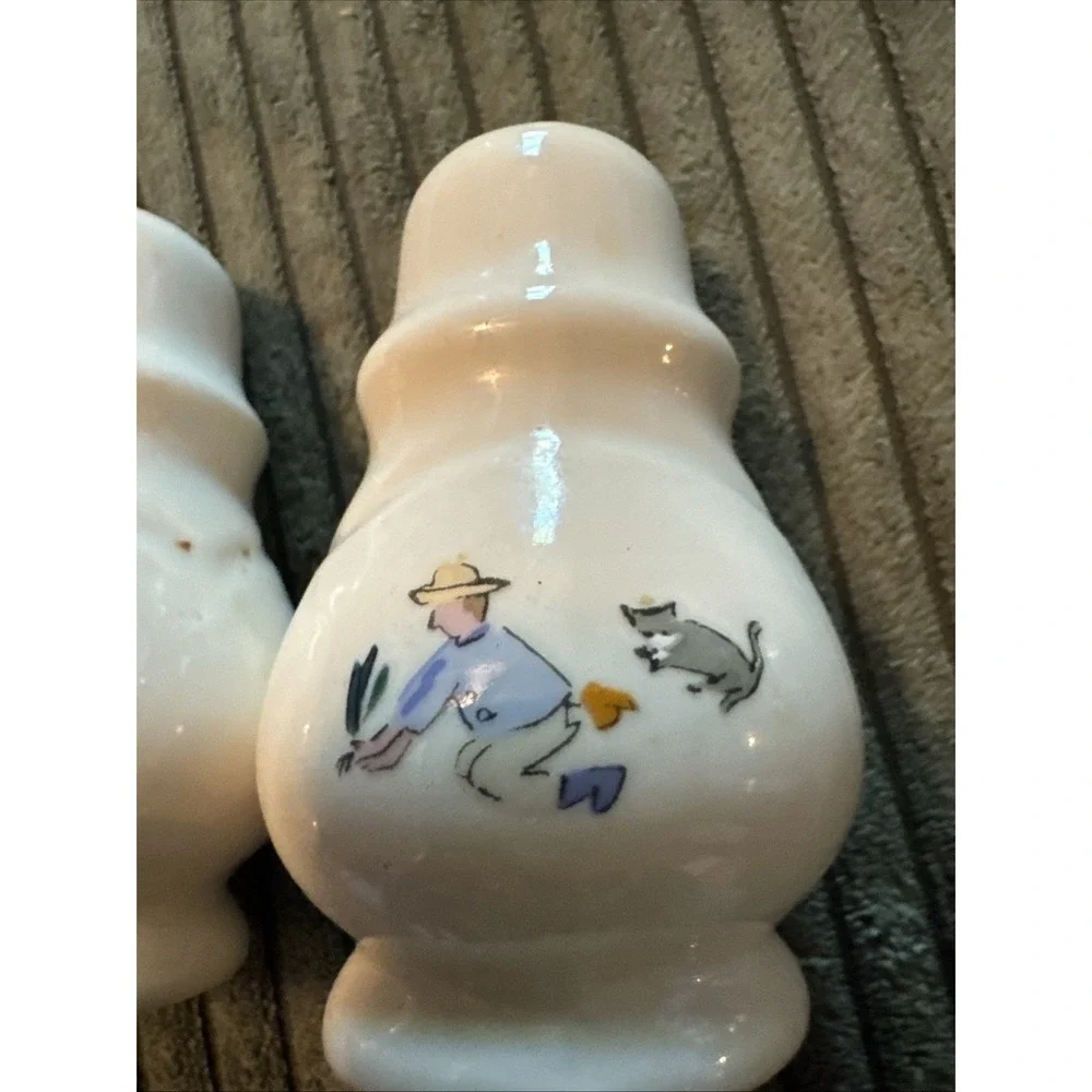 Pfaltzgraff Apple Valley Salt & Pepper Shakers Gardener Garden cottagecore